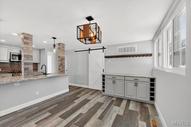 1 Hill N Dale Lane, St Louis, MO 63132