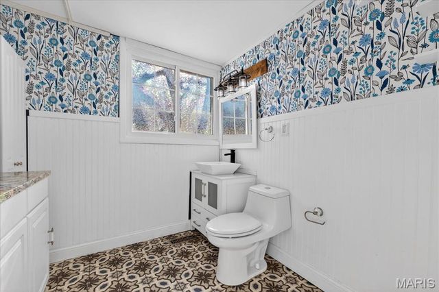 1 Hill N Dale Lane, St Louis, MO 63132