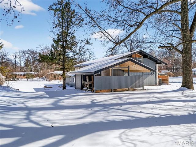 1 Hill N Dale Lane, St Louis, MO 63132