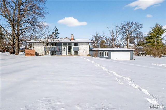 1 Hill N Dale Lane, St Louis, MO 63132