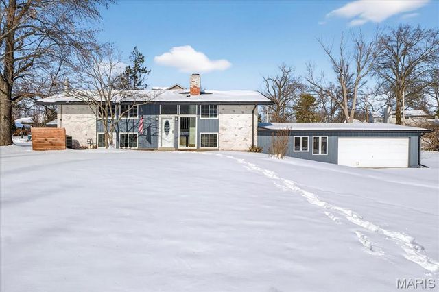 1 Hill N Dale Lane, St Louis, MO 63132