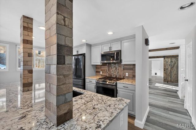 1 Hill N Dale Lane, St Louis, MO 63132