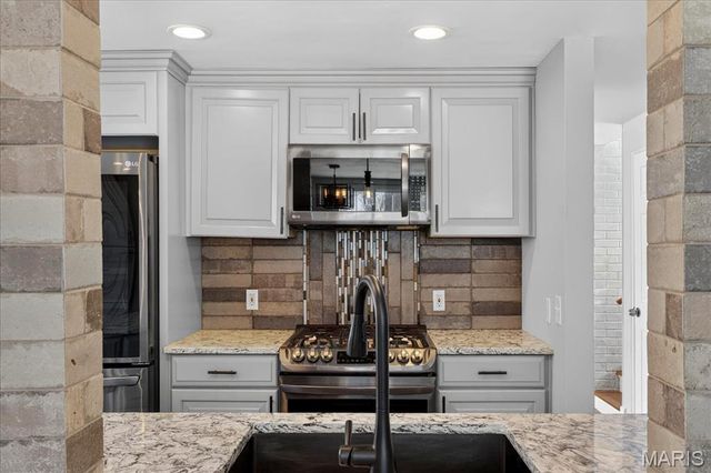 1 Hill N Dale Lane, St Louis, MO 63132