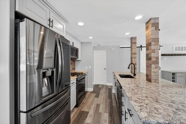 1 Hill N Dale Lane, St Louis, MO 63132