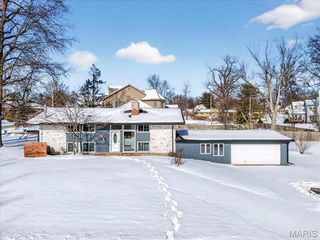 1 Hill N Dale Lane, St Louis, MO 63132