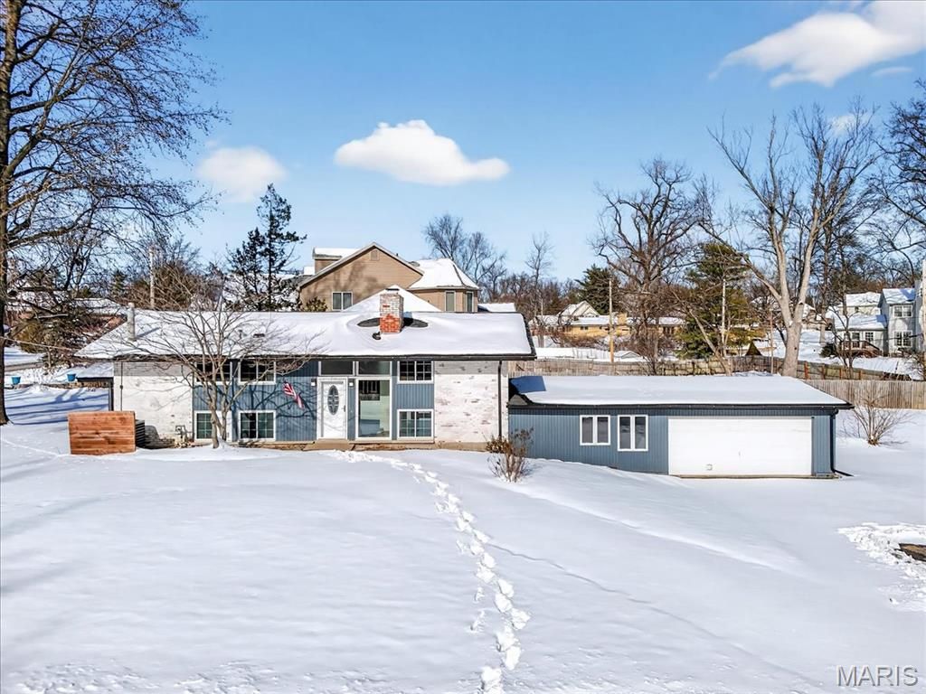 1 Hill N Dale Lane, St Louis, MO 63132