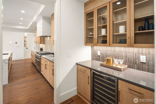 16601 SE 27th Street, Bellevue, WA 98008