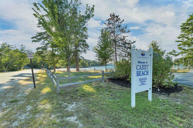 8 Knoll Road, Wolfeboro, NH 03894