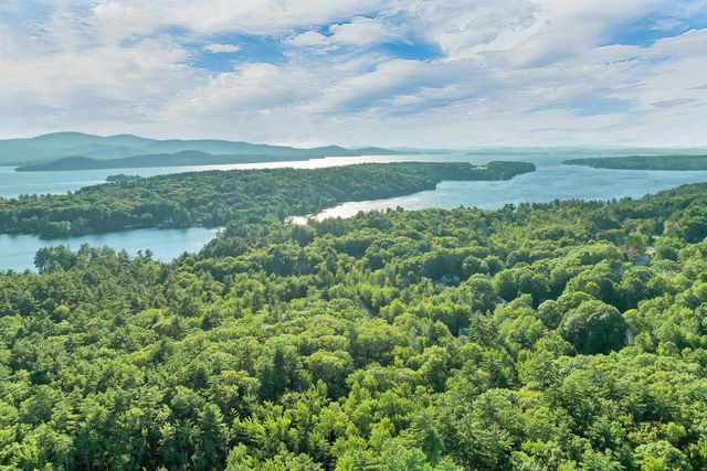8 Knoll Road, Wolfeboro, NH 03894