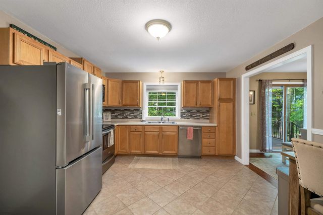 8 Knoll Road, Wolfeboro, NH 03894