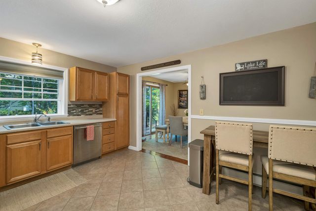 8 Knoll Road, Wolfeboro, NH 03894