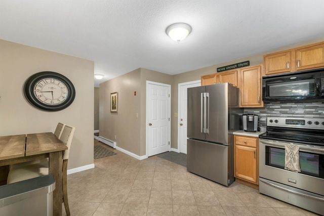 8 Knoll Road, Wolfeboro, NH 03894