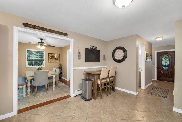 8 Knoll Road, Wolfeboro, NH 03894