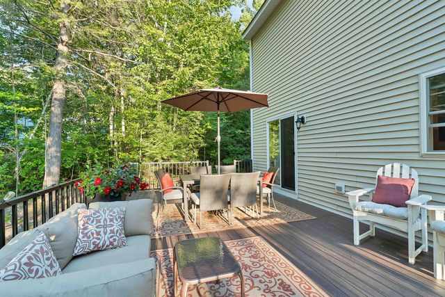 8 Knoll Road, Wolfeboro, NH 03894