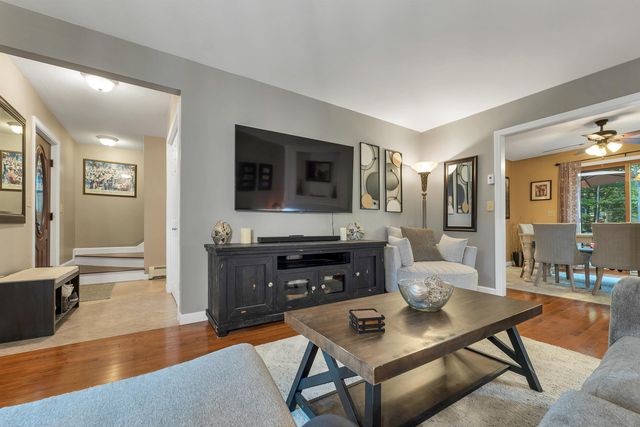 8 Knoll Road, Wolfeboro, NH 03894