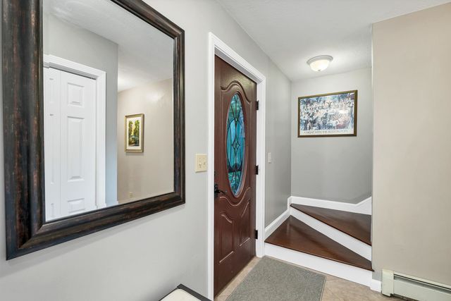 8 Knoll Road, Wolfeboro, NH 03894