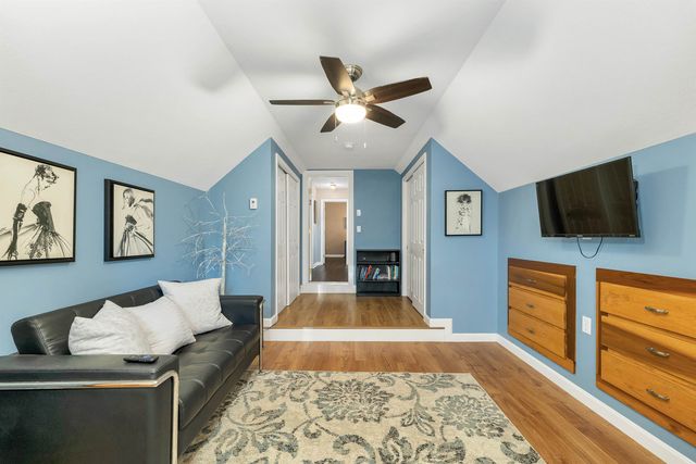 8 Knoll Road, Wolfeboro, NH 03894