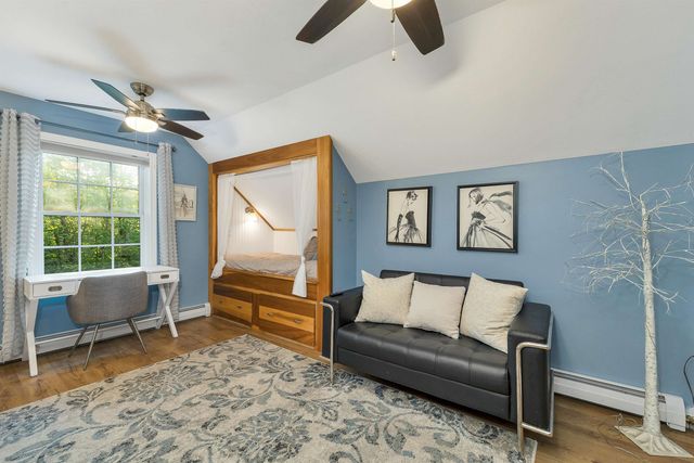 8 Knoll Road, Wolfeboro, NH 03894