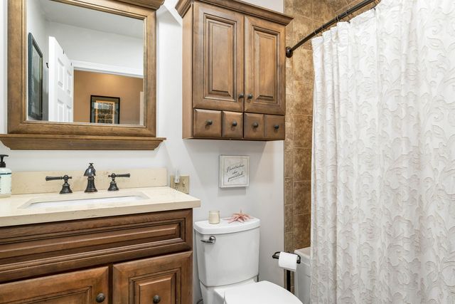 8 Knoll Road, Wolfeboro, NH 03894