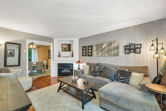 8 Knoll Road, Wolfeboro, NH 03894
