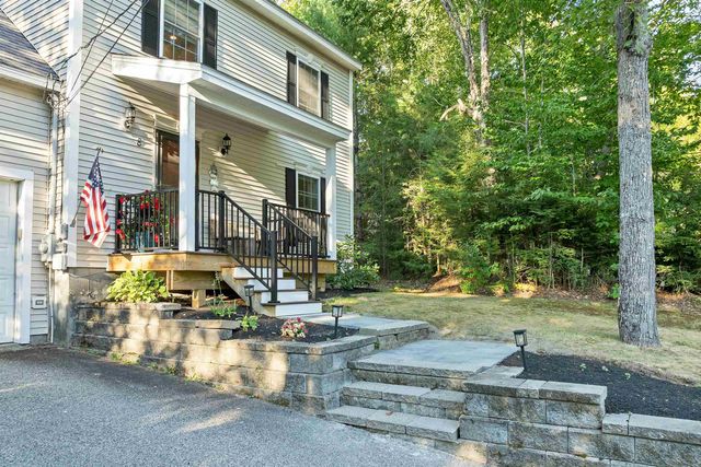 8 Knoll Road, Wolfeboro, NH 03894