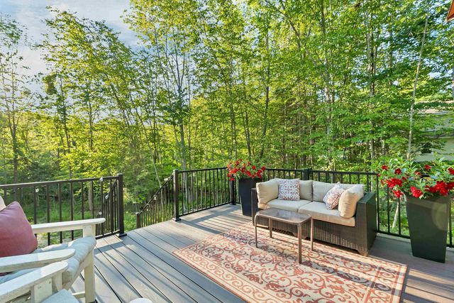 8 Knoll Road, Wolfeboro, NH 03894