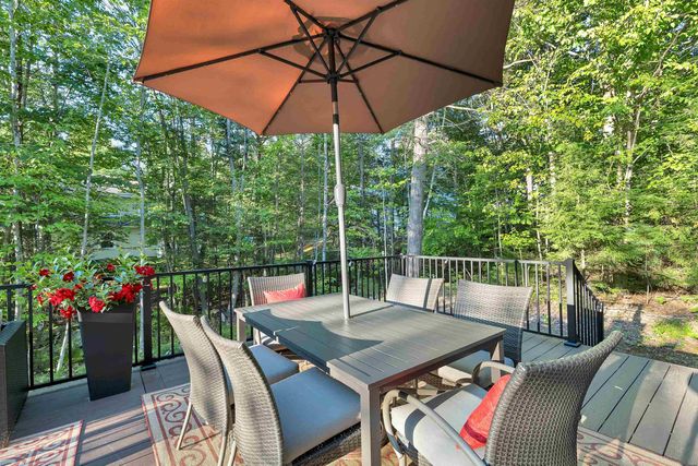 8 Knoll Road, Wolfeboro, NH 03894