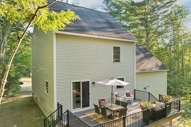 8 Knoll Road, Wolfeboro, NH 03894