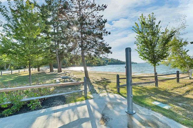 8 Knoll Road, Wolfeboro, NH 03894