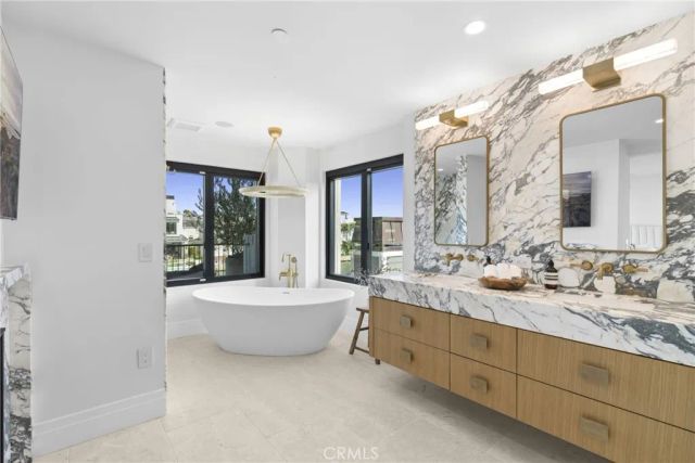 113 Grand Canal, Newport Beach, CA 92662