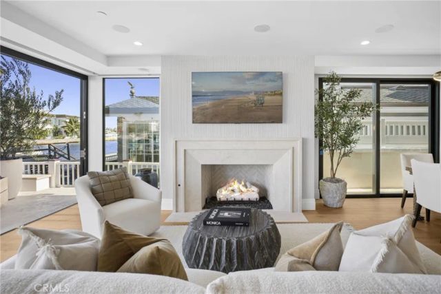 113 Grand Canal, Newport Beach, CA 92662