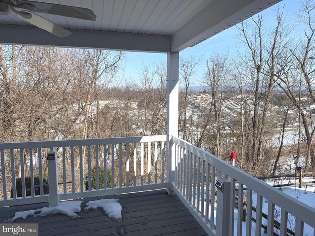 734 GOLDEN SPRING DRIVE N, Waynesboro, PA 17268