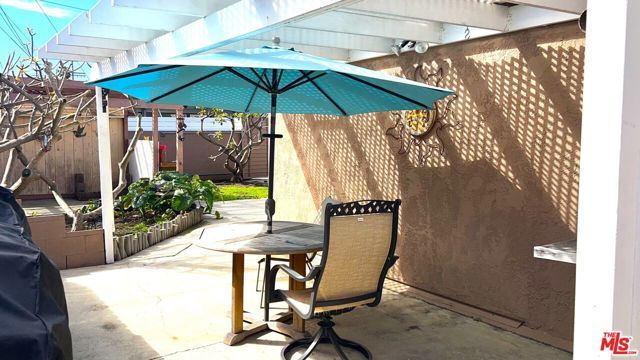 3505 Redwood Avenue, Los Angeles, CA 90066