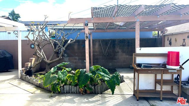 3505 Redwood Avenue, Los Angeles, CA 90066