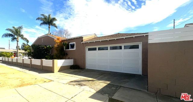 3505 Redwood Avenue, Los Angeles, CA 90066