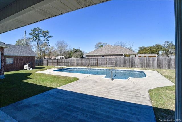 1332 Lawton Drive, Sulphur, LA 70665