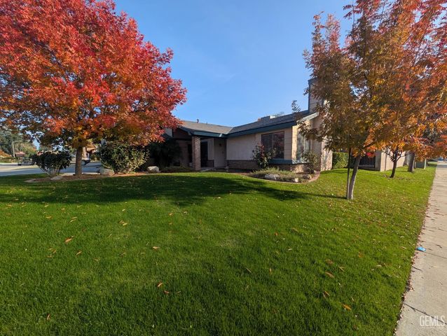 6925 Aztec Way, Bakersfield, CA 93308