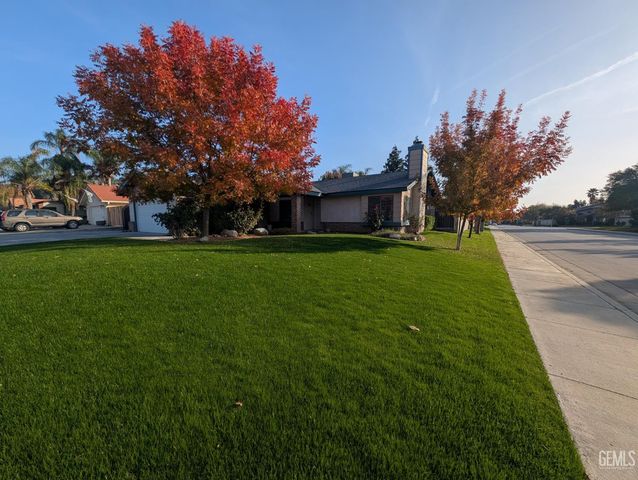 6925 Aztec Way, Bakersfield, CA 93308