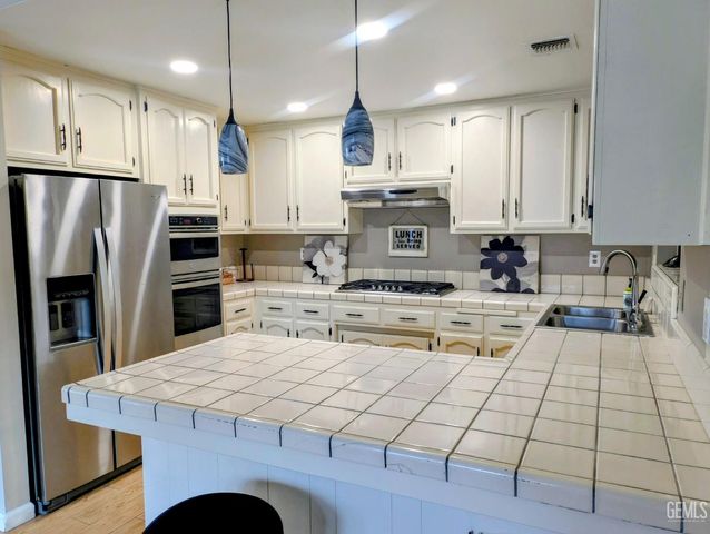 6925 Aztec Way, Bakersfield, CA 93308