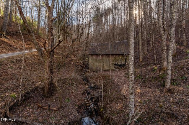 324 Allen Snyder Road, Trade, TN 37691