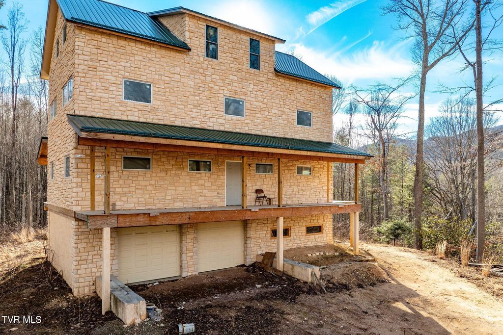 324 Allen Snyder Road, Trade, TN 37691