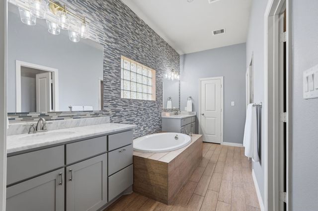 111 Riverbend Way, Montgomery, TX 77316