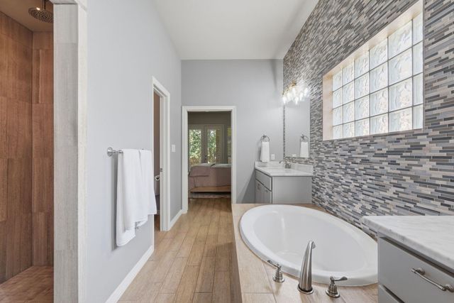 111 Riverbend Way, Montgomery, TX 77316