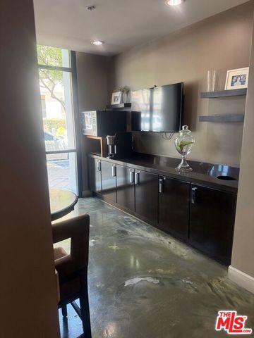 300 E 4th Street 208, Long Beach, CA 90802