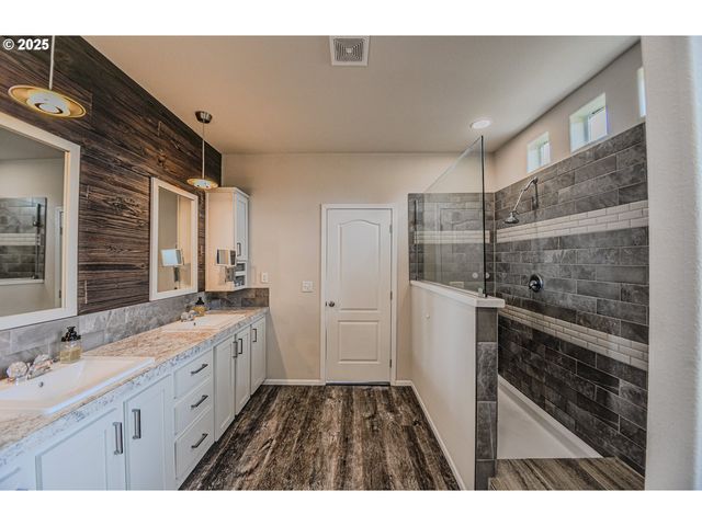 76171 DELENA MAYGER Rd, Rainier, OR 97048