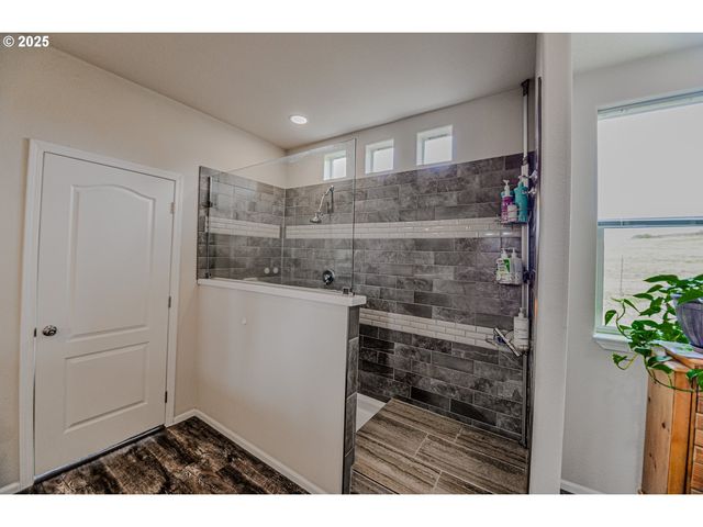 76171 DELENA MAYGER Rd, Rainier, OR 97048