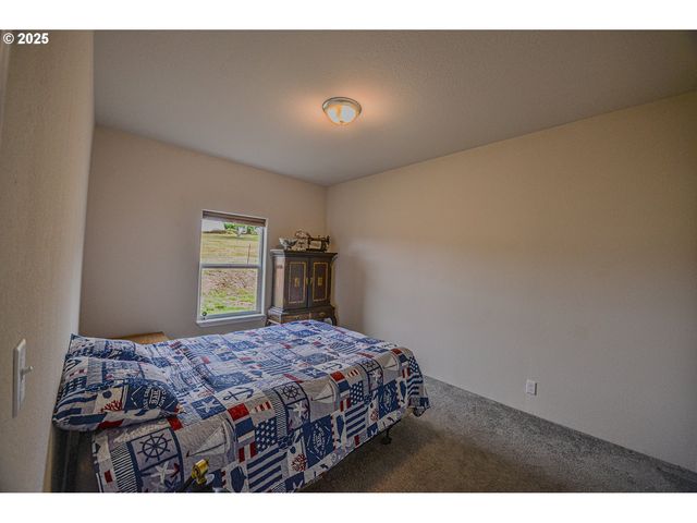 76171 DELENA MAYGER Rd, Rainier, OR 97048