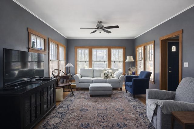 8424 Greenview Avenue, Brookfield, IL 60513