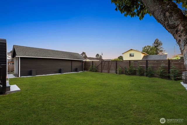 1904 LaFromboise Street, Enumclaw, WA 98022