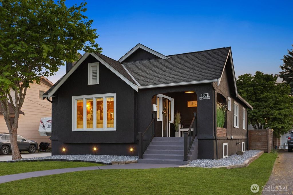 1904 LaFromboise Street, Enumclaw, WA 98022